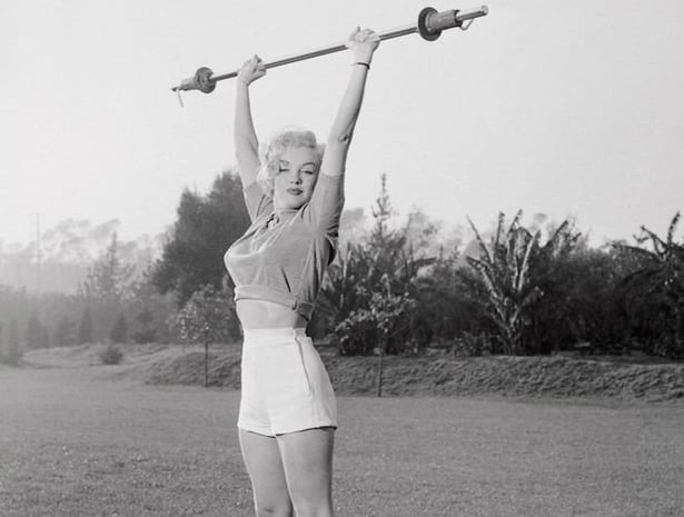 53-29167-marilyn-monroe-weight-barbell-lifting-1443040197